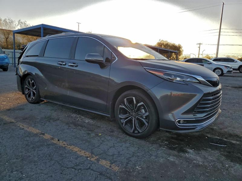 Фото 4 - TOYOTA SIENNA