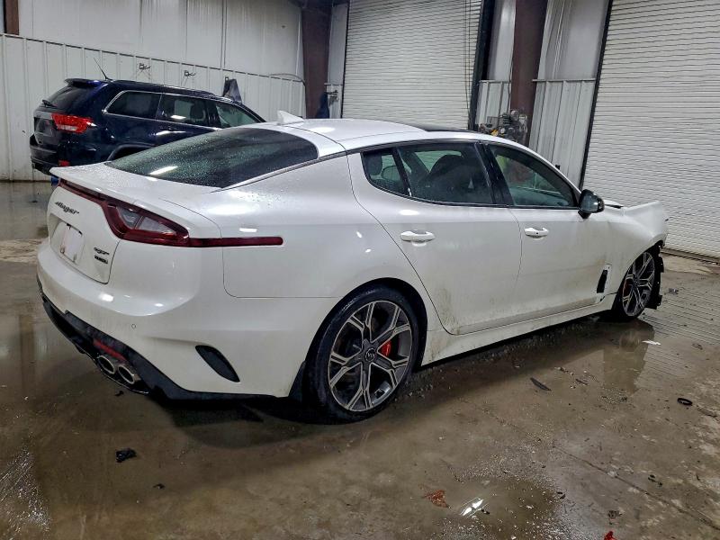 Фото 3 - KIA STINGER