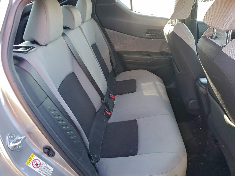 Фото 10 - TOYOTA C-HR