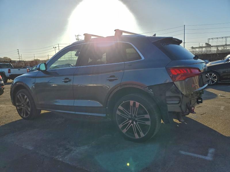 Фото 2 - AUDI SQ5