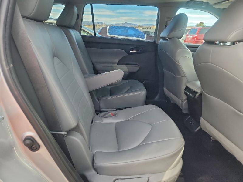 Фото 11 - TOYOTA HIGHLANDER