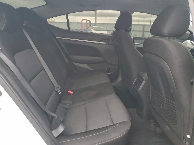 Фото 10 - HYUNDAI ELANTRA