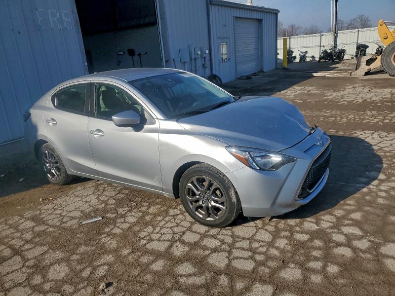 Фото 4 - TOYOTA YARIS