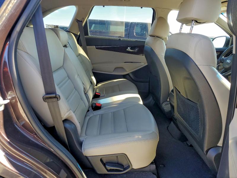 Фото 11 - KIA SORENTO