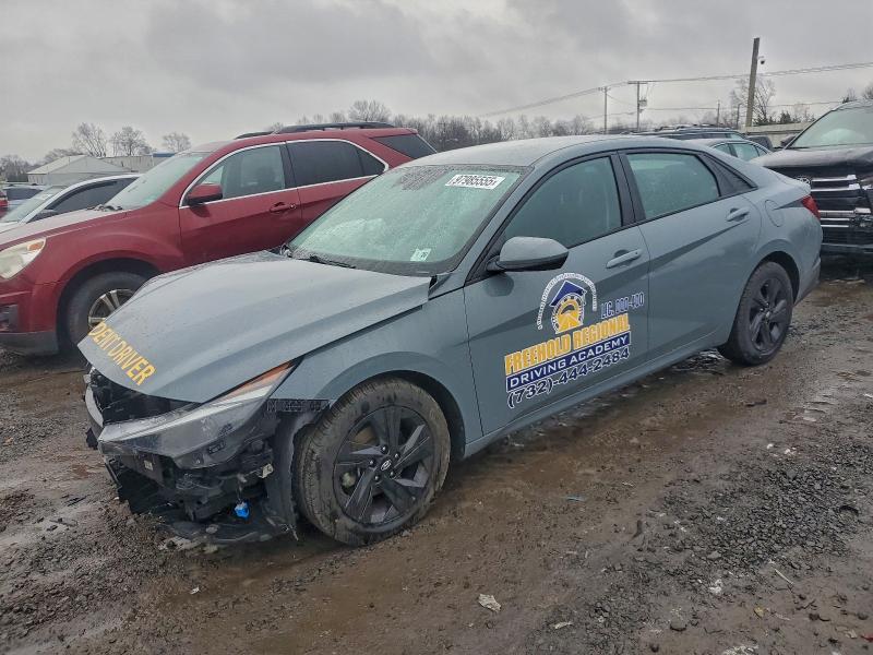 Фото 1 - HYUNDAI ELANTRA