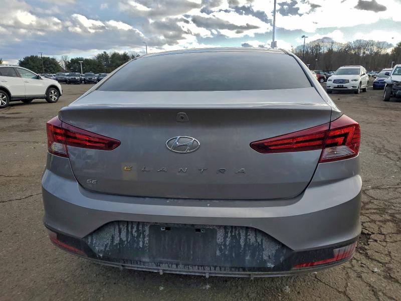 Фото 6 - HYUNDAI ELANTRA