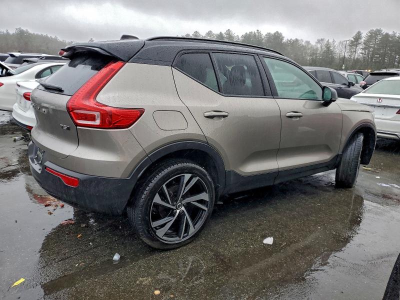 Фото 3 - VOLVO XC40