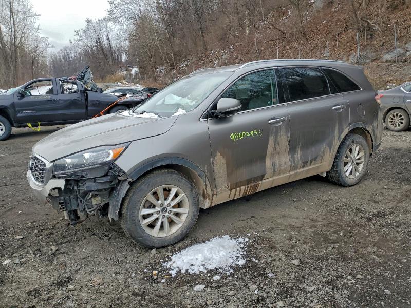 Фото 1 - KIA SORENTO