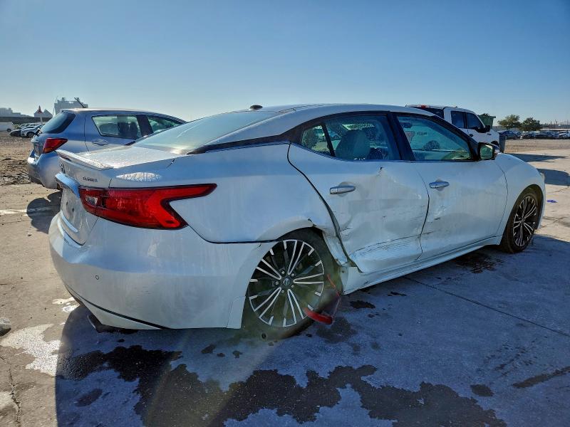 Фото 3 - NISSAN MAXIMA