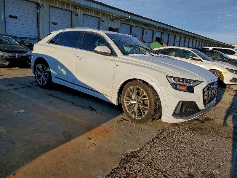 Фото 4 - AUDI Q8