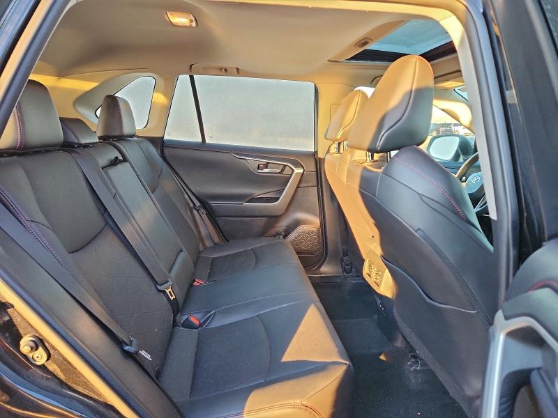 Фото 10 - TOYOTA RAV4