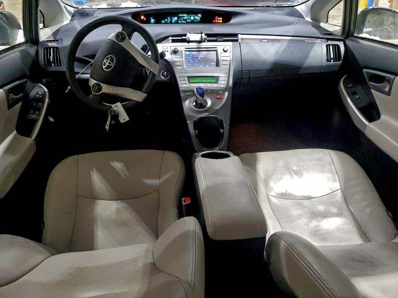 Фото 8 - TOYOTA PRIUS