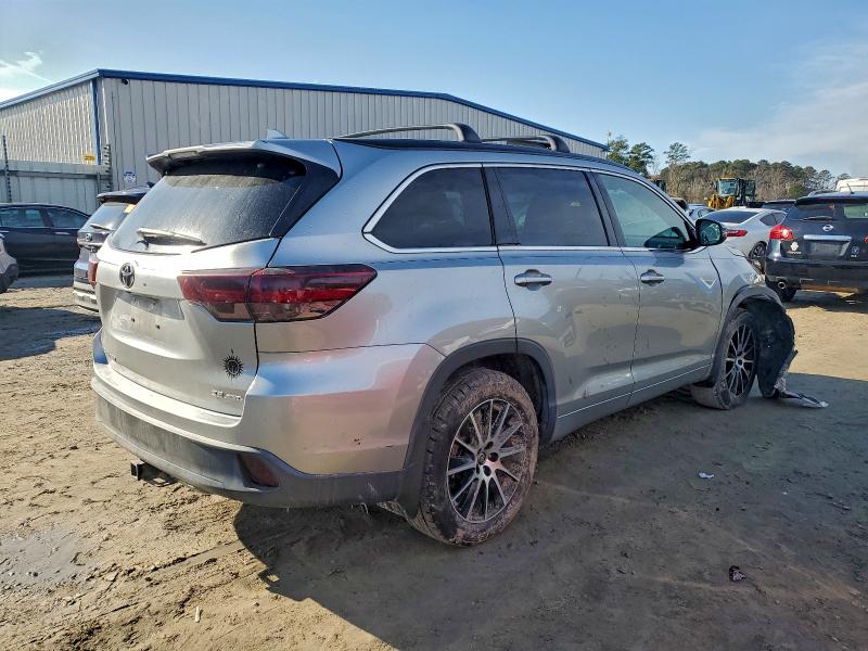 Фото 3 - TOYOTA HIGHLANDER