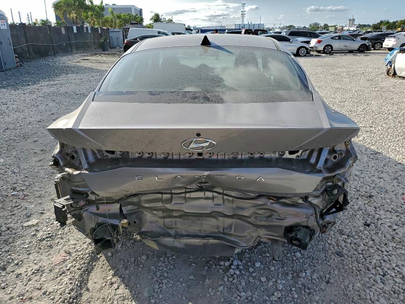 Фото 6 - HYUNDAI ELANTRA