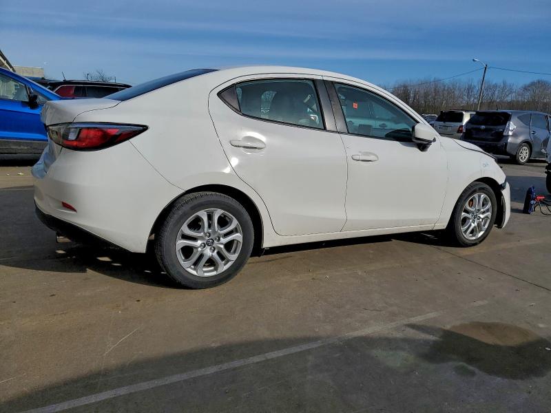 Фото 3 - TOYOTA YARIS