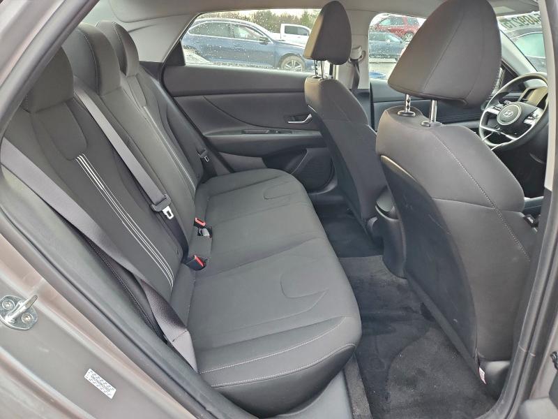 Фото 10 - HYUNDAI ELANTRA