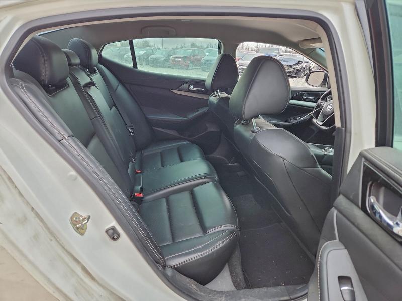 Фото 10 - NISSAN MAXIMA