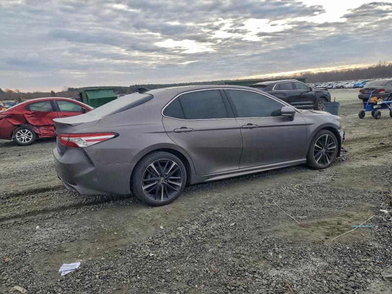 Фото 3 - TOYOTA CAMRY