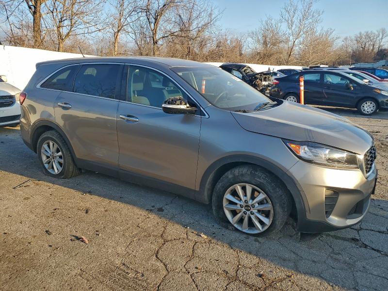 Фото 4 - KIA SORENTO