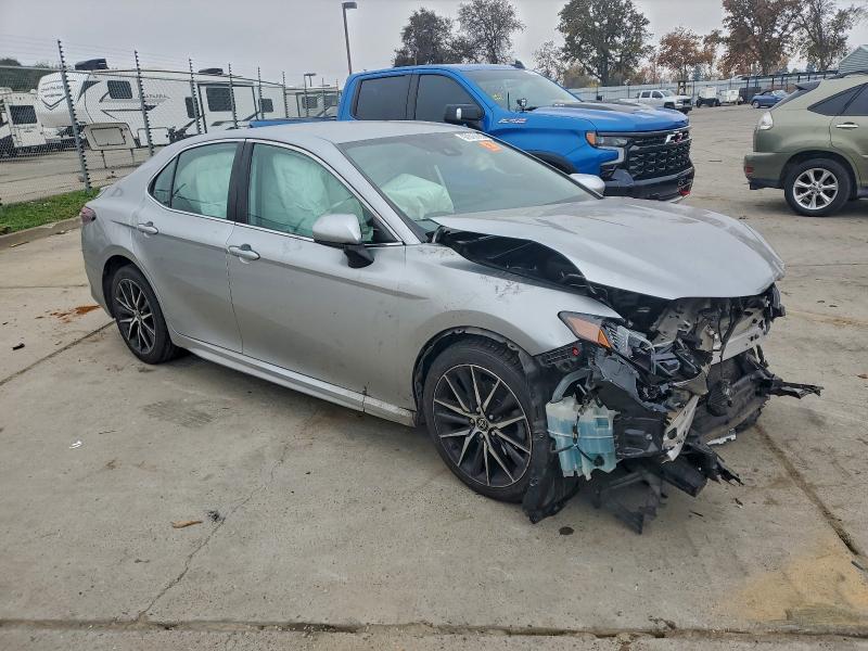 Фото 4 - TOYOTA CAMRY