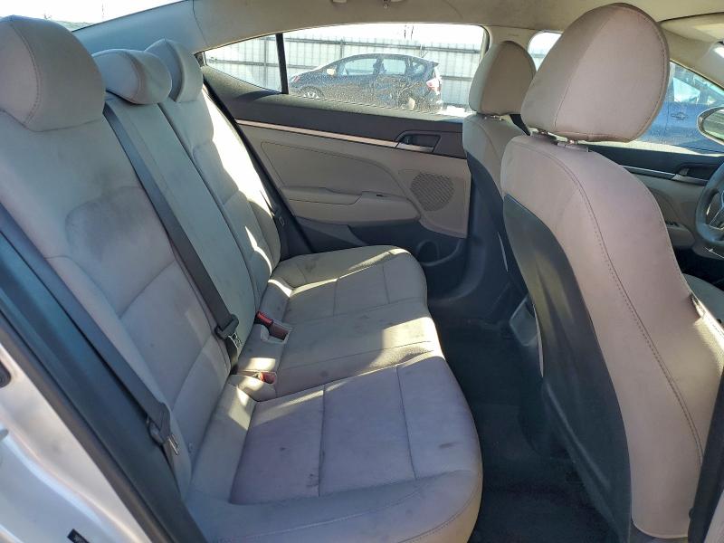 Фото 10 - HYUNDAI ELANTRA