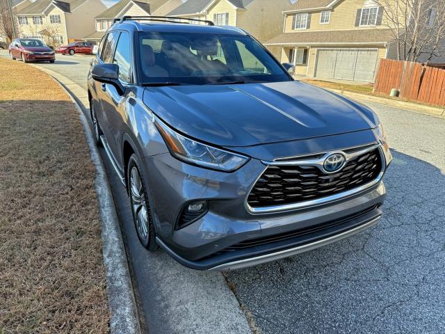 Фото 1 - TOYOTA HIGHLANDER