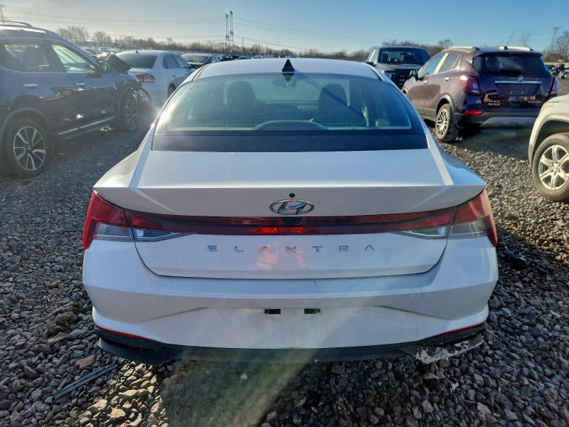 Фото 6 - HYUNDAI ELANTRA