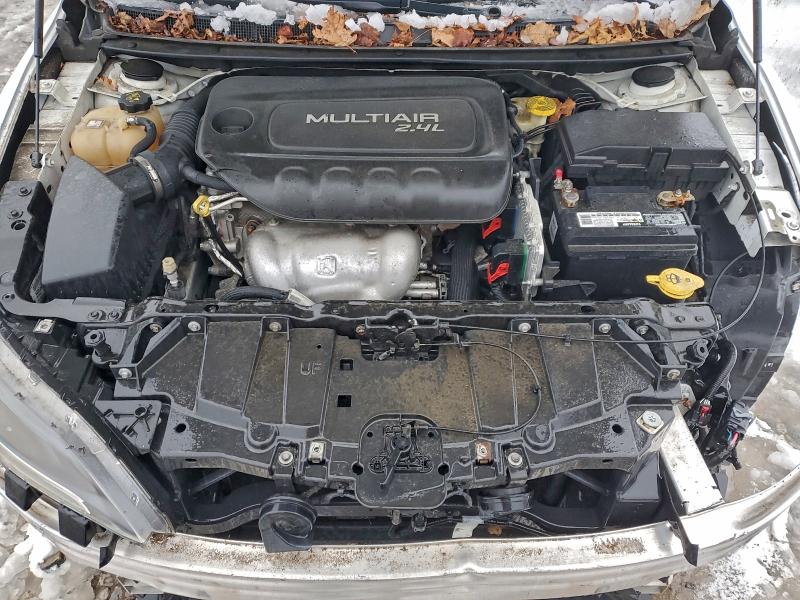 Фото 11 - CHRYSLER 200