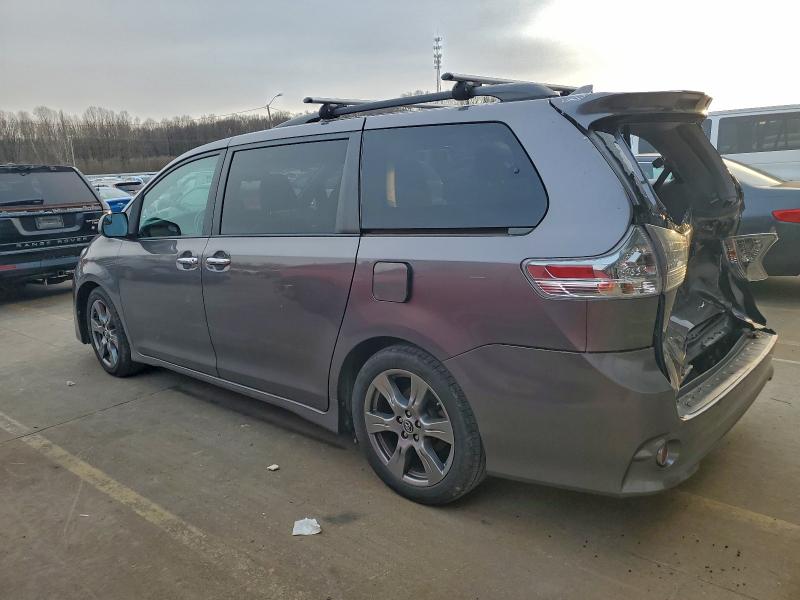 Фото 2 - TOYOTA SIENNA