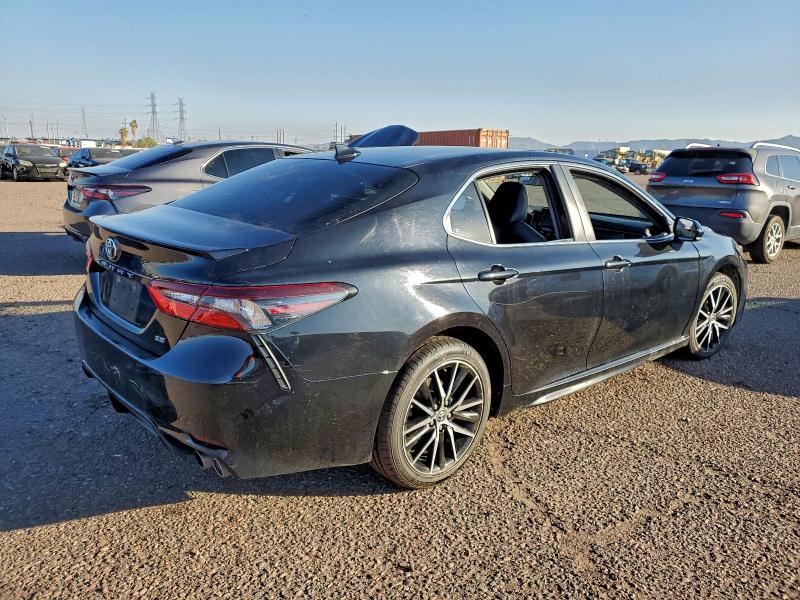 Фото 3 - TOYOTA CAMRY