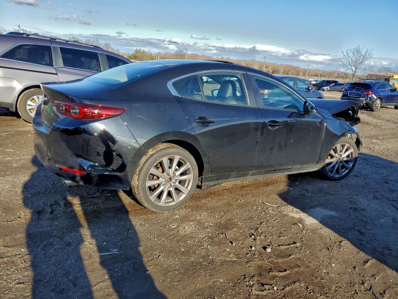 Фото 3 - MAZDA 3