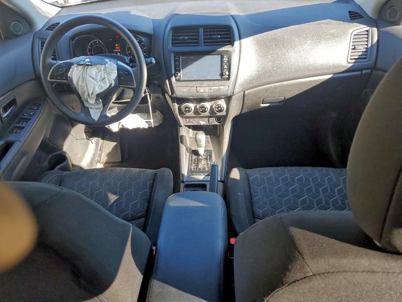 Фото 8 - MITSUBISHI OUTLANDER