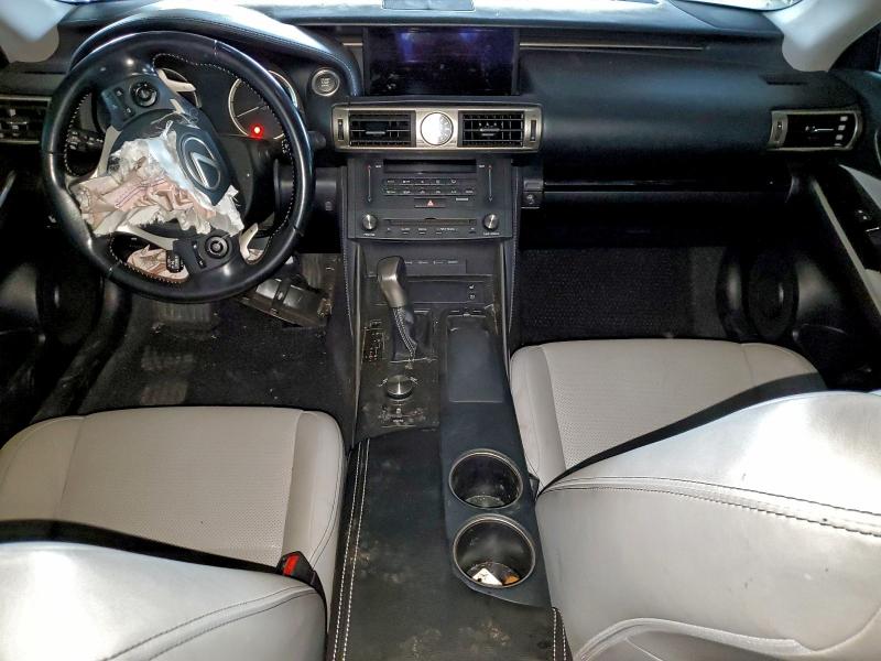 Фото 8 - LEXUS IS