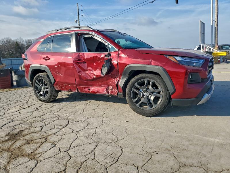 Фото 4 - TOYOTA RAV4