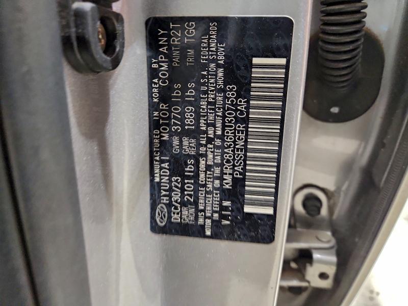 Фото 12 - HYUNDAI VENUE