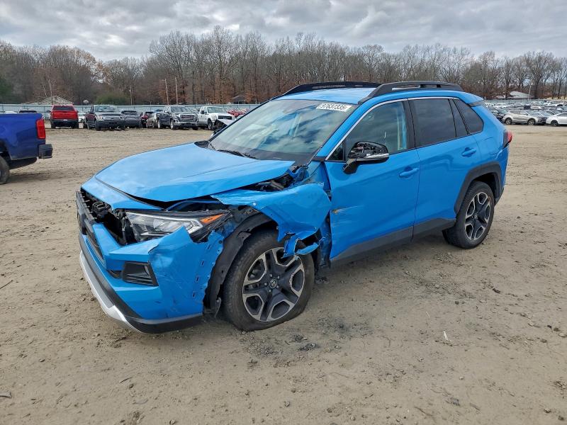 Фото 1 - TOYOTA RAV4