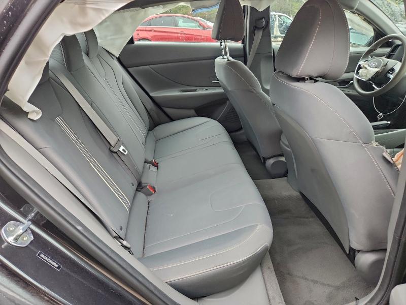 Фото 10 - HYUNDAI ELANTRA