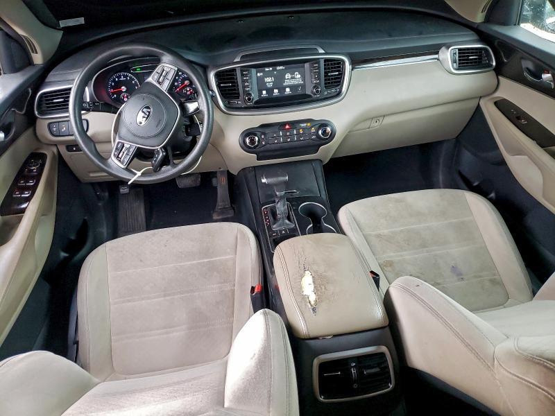 Фото 8 - KIA SORENTO