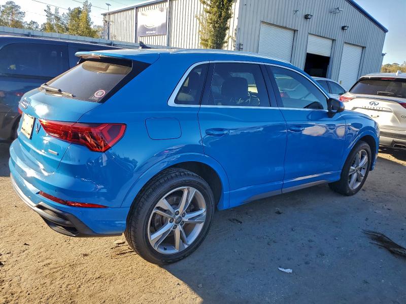 Фото 3 - AUDI Q3