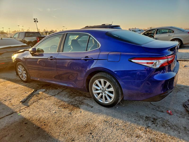 Фото 2 - TOYOTA CAMRY