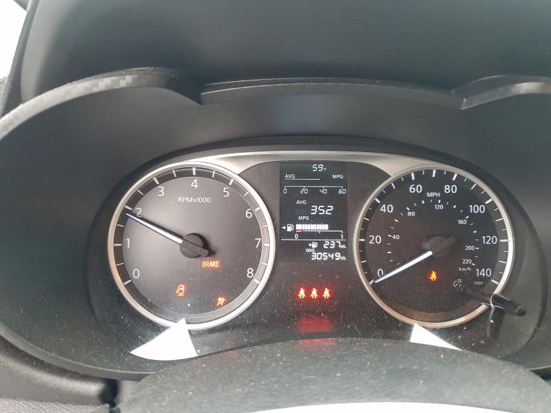 Фото 9 - NISSAN VERSA