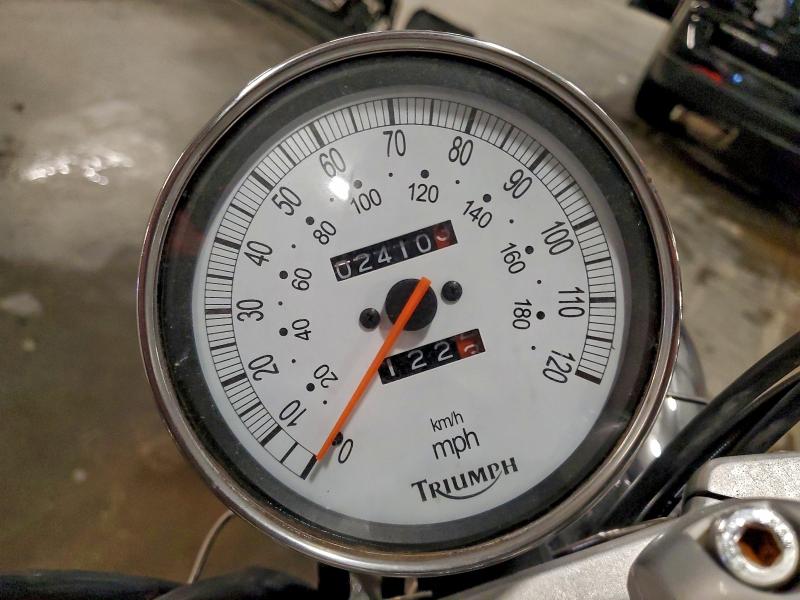 TRIUMPH BONNEVILLE 2006