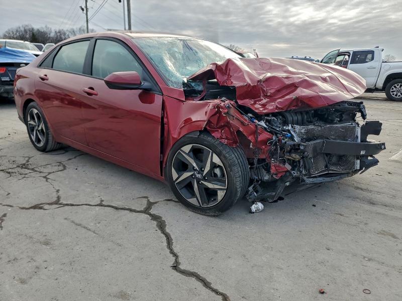 Фото 4 - HYUNDAI ELANTRA