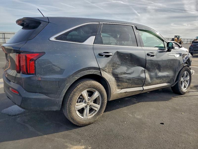 Фото 3 - KIA SORENTO