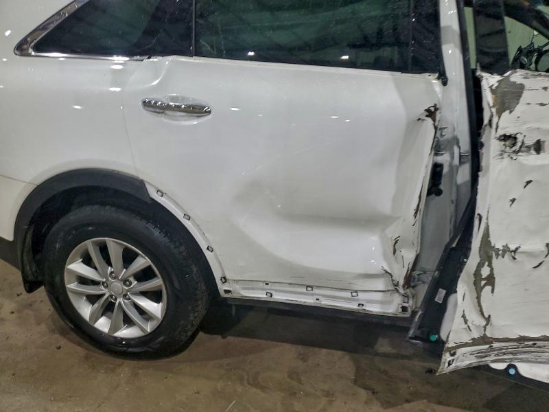 Фото 11 - KIA SORENTO