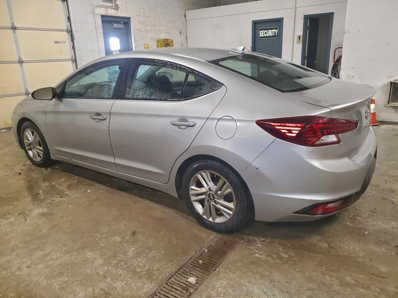 Фото 2 - HYUNDAI ELANTRA