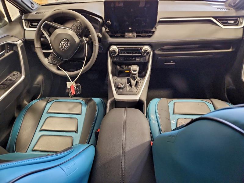 Фото 8 - TOYOTA RAV4