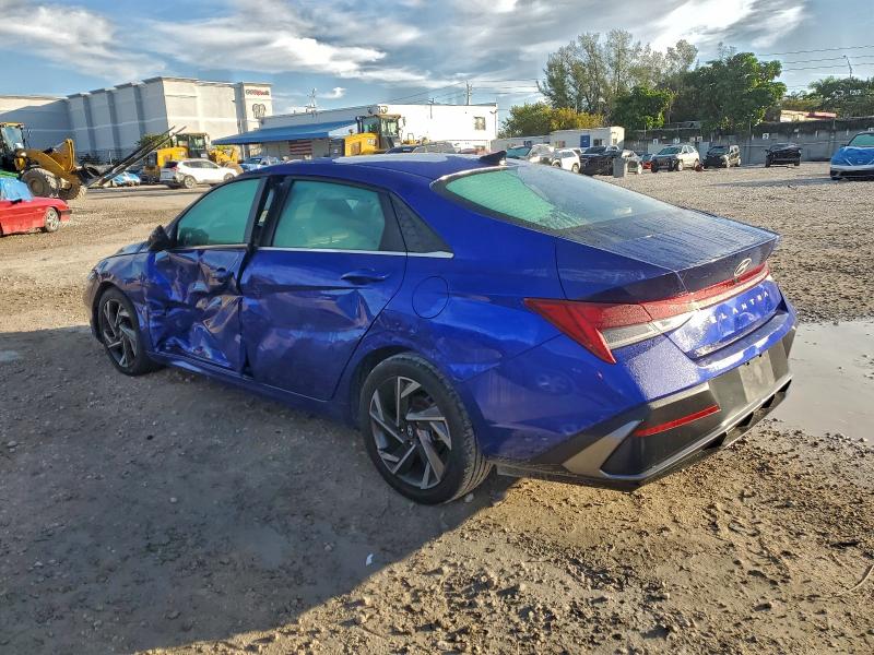 Фото 2 - HYUNDAI ELANTRA