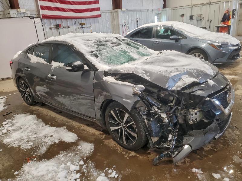 Фото 4 - NISSAN MAXIMA