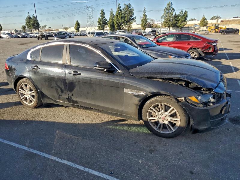 Фото 4 - JAGUAR XE